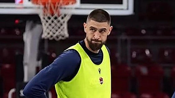 El Baskonia estudia cortar el contrato de Alex Len por sus problemas físicos