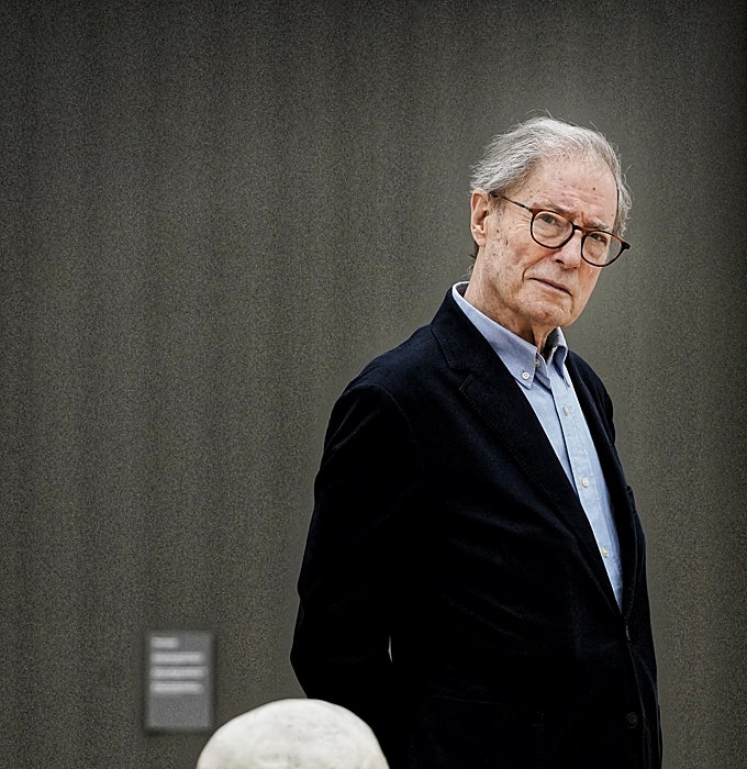 Félix de Azua, durante la entrevista en el Museo de Bellas Artes de Bilbao.