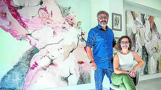 Brotes verdes en un mercado gris