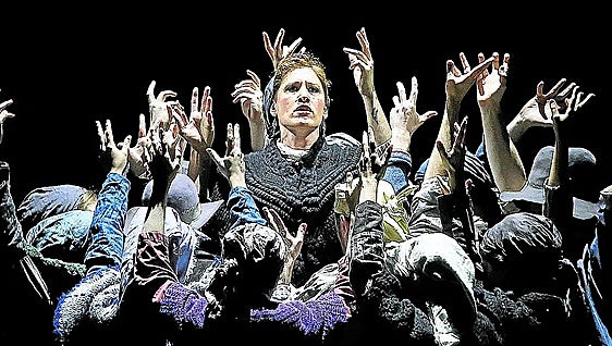 La función de hoy de 'El caserío' en el Euskalduna representará solo las partes cantadas tras los problemas técnicos del estreno