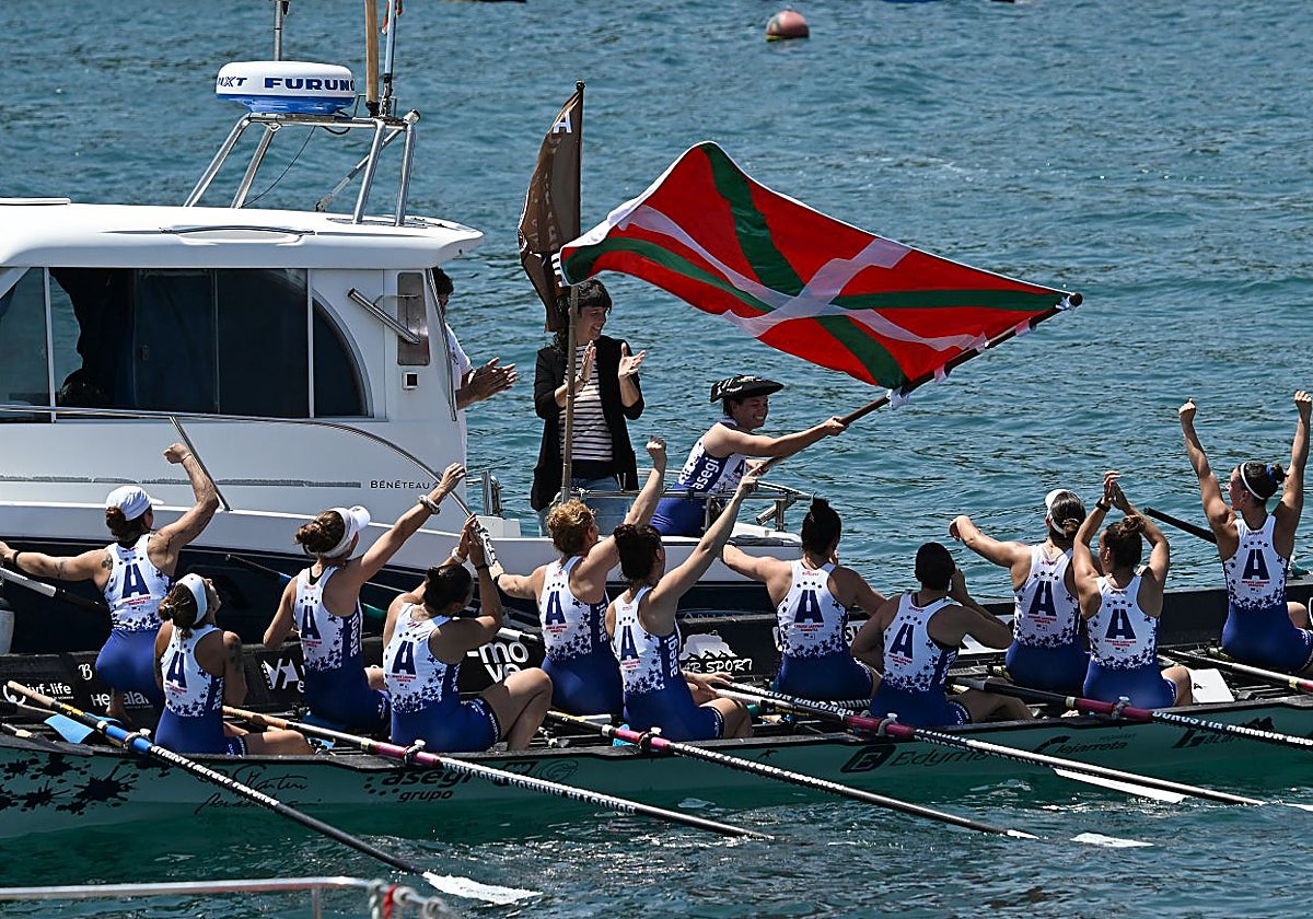 Arraun Lagunak ha comenzado el curso ganando los campeonatos de Gipuzkoa y Euskadi en Getaria.