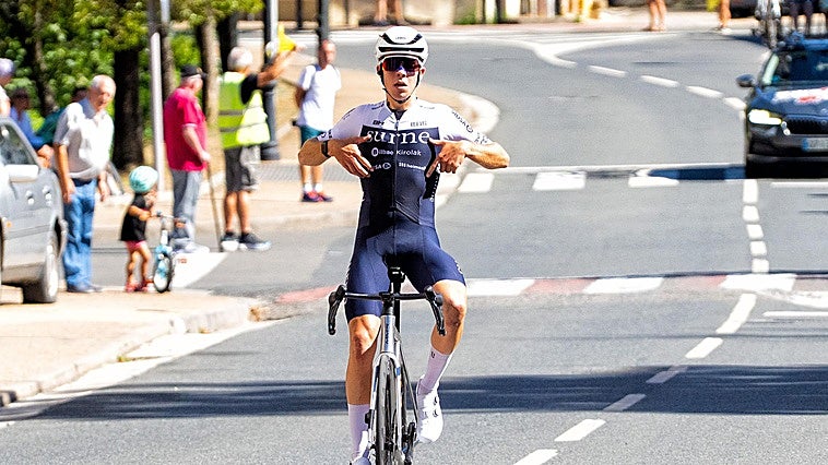 Benjamín Noval vuelve a asombrar y vence en solitario en Zegama