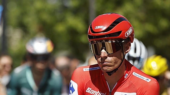 La inquietud de Movistar con el buzo de líder de Enric Mas para la contrarreloj de La Vuelta