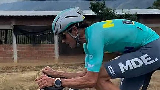 Asaltan a punta de pistola al ciclista Óscar Sevilla mientras entrenaba en Bogotá