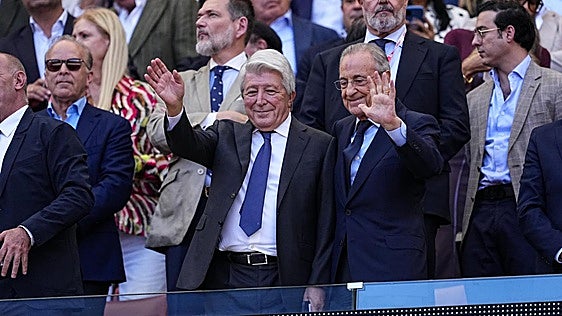 Florentino amenazó con irse del palco del Metropolitano por la invitación a Riquelme, su rival electoral