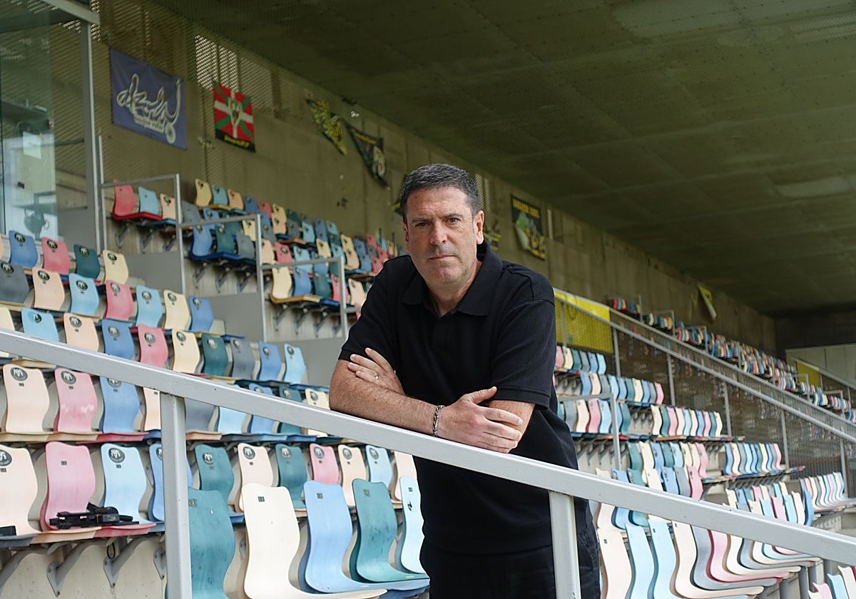 Imanol de la Sota en Lasesarre, donde hoy cumplirá 150 partidos al frente del banquillo del Barakaldo.