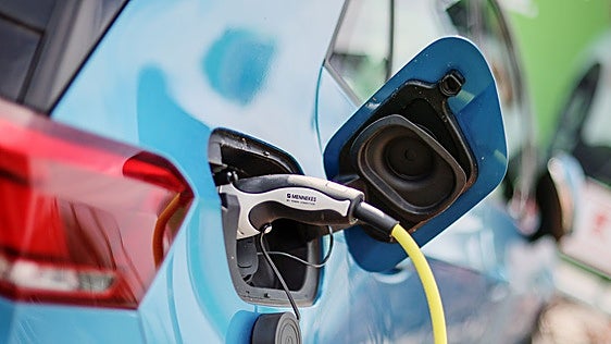 Las ventas de coches electrificados marcan un nuevo récord en Euskadi: ya son tres de cada diez