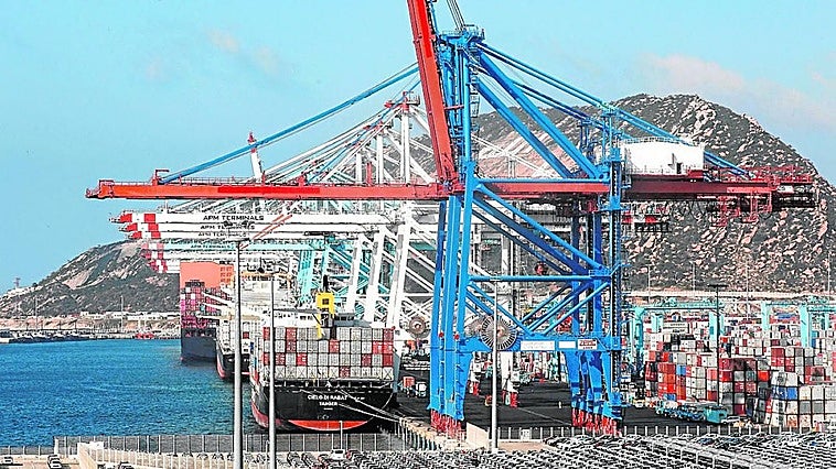 Tánger Med destrona al Puerto de Algeciras como señor del Estrecho
