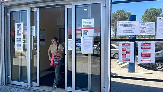 Una funcionaria aclara si es posible cobrar el subsidio ordinario si el SEPE deniega el de mayores de 52 años