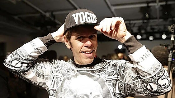 El bloguero estadounidense Perez Hilton, trasladado a un hospital tras emitir en directo un intento de autolesión