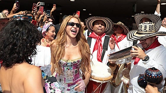Shakira aterriza en Madrid para sus 12 conciertos: «Somos una sola nación latina»
