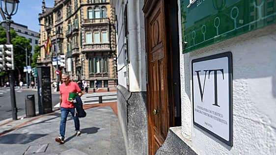 Bilbao se blinda para impedir que se abran nuevos pisos turísticos en el futuro