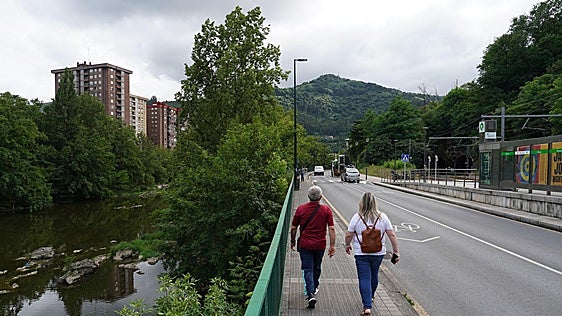 Vecinos piden ampliar la ruta entre La Peña y Bolueta: «Se ha vuelto peligrosa»