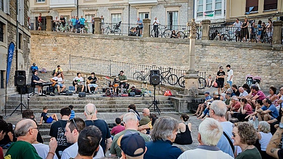 La calle, otro escenario a la improvisación del jazz en Vitoria
