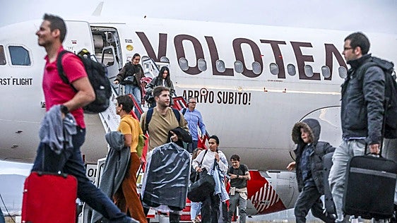 Los vuelos de verano impulsan a Foronda, que suma 190.000 viajeros en medio año