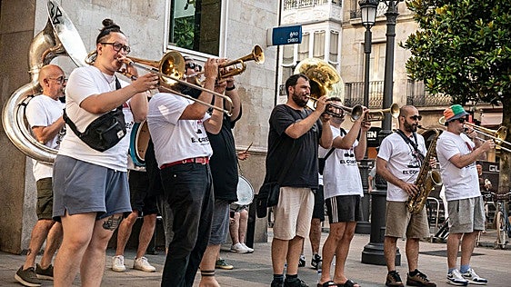Las calles de Vitoria bullen a ritmo de jazz