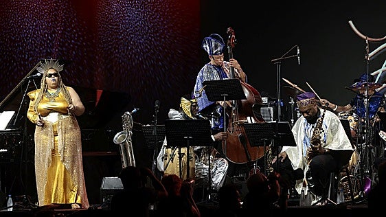 Sun Ra Arkestra e Irene Reig, un viaje del «alma» hasta el planeta Saturno en el Festival de Jazz de Vitoria
