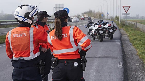 Una persona herida tras un accidente entre una moto y un turismo en Zalla
