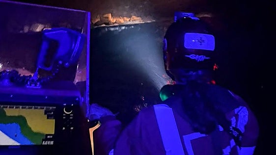 Rescatados dos jóvenes de madrugada en una zona de acantilados en Gorliz
