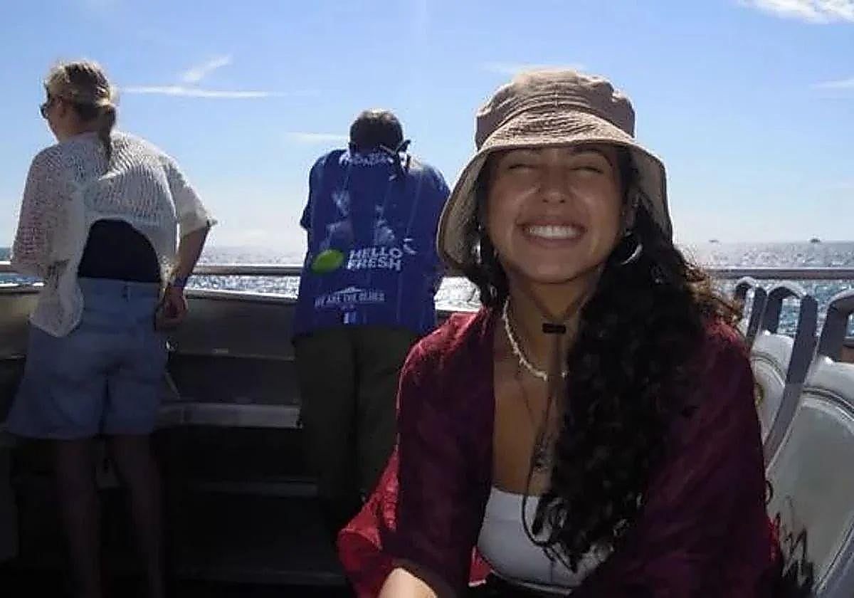 Valeria, la joven bilbaína que sufrió un accidente en Australia, sale de la UCI tras retirarle la sedación por completo