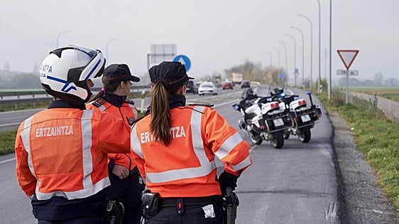Un motorista de 69 años muere en una colisión con un turismo en Álava