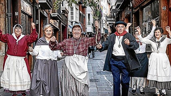 Así vive las fiestas la Cofradía de la Virgen Blanca