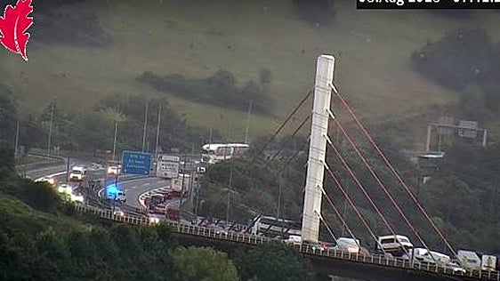 Dos heridos en un accidente múltiple en el puente de Muskiz sentido Cantabria