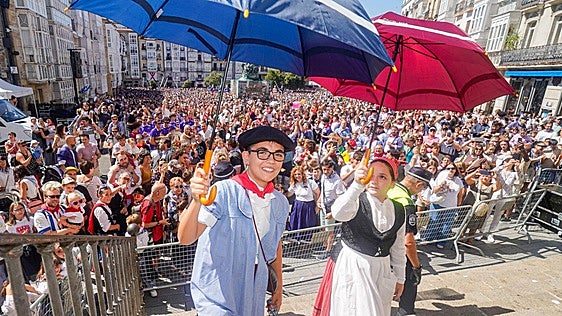 La Bajada de Celedón Txiki y Edurne, en imágenes