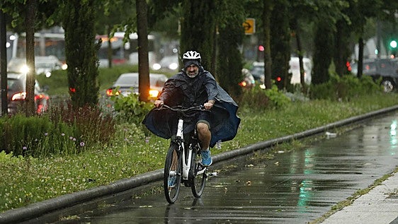 Euskalmet avisa de tormenta y rachas de viento de hasta 90 km/hora esta tarde en Álava