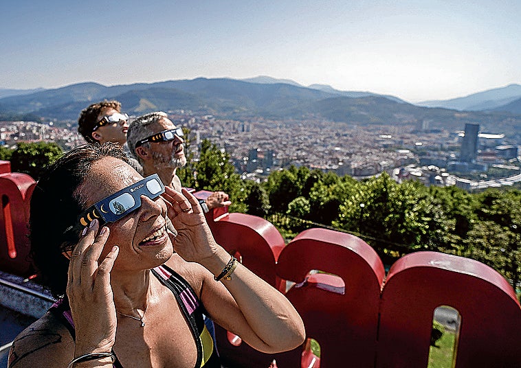 Los primeros de Artxanda para ver el eclipse tienen acento francés