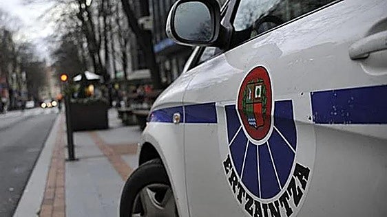 Detenido un ladrón por entrar a punta de cuchillo en una panadería de Santutxu y otro por robar la caja registradora de una peluquería de Indautxu