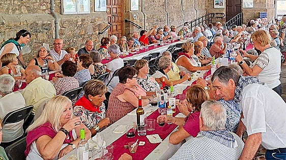 Los mayores de Llodio festejan su reencuentro