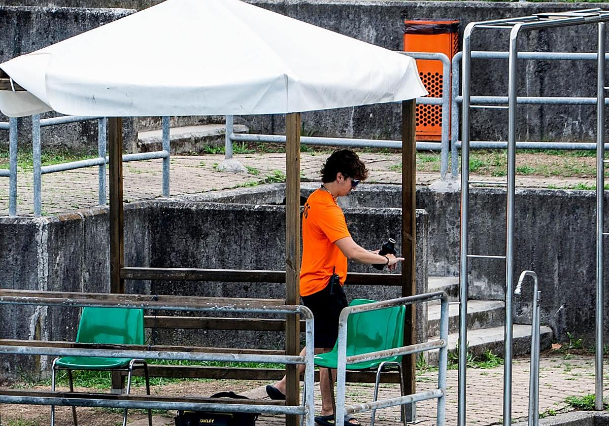 Reclaman colocar vallas antitrepa en El Fango