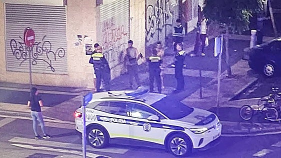 Ertzaintza y Policía Local toman Coronación para evitar la pelea entre okupas y clientes de un bar