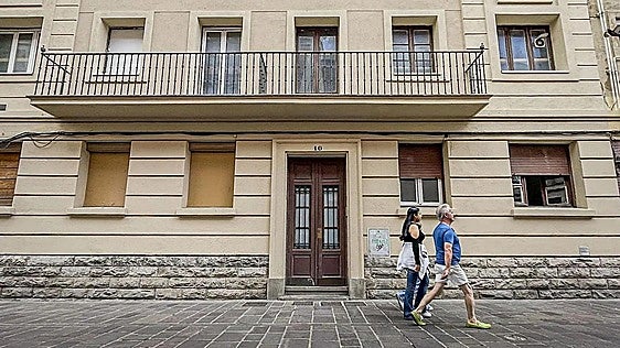 El Ayuntamiento de Vitoria vende en un segundo intento sus cinco viviendas de la calle Cubo