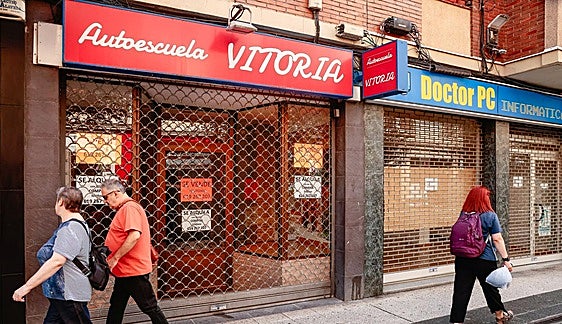 Vitoria pierde un 25% de densidad comercial en la última década