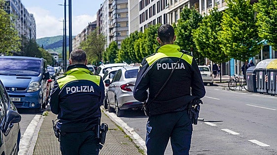 Conduce sin carné por Vitoria, tiene un accidente y da positivo en un test de drogas