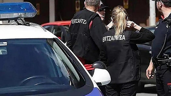 Detenido por golpear en la cabeza con un vaso a un hombre en Berriz