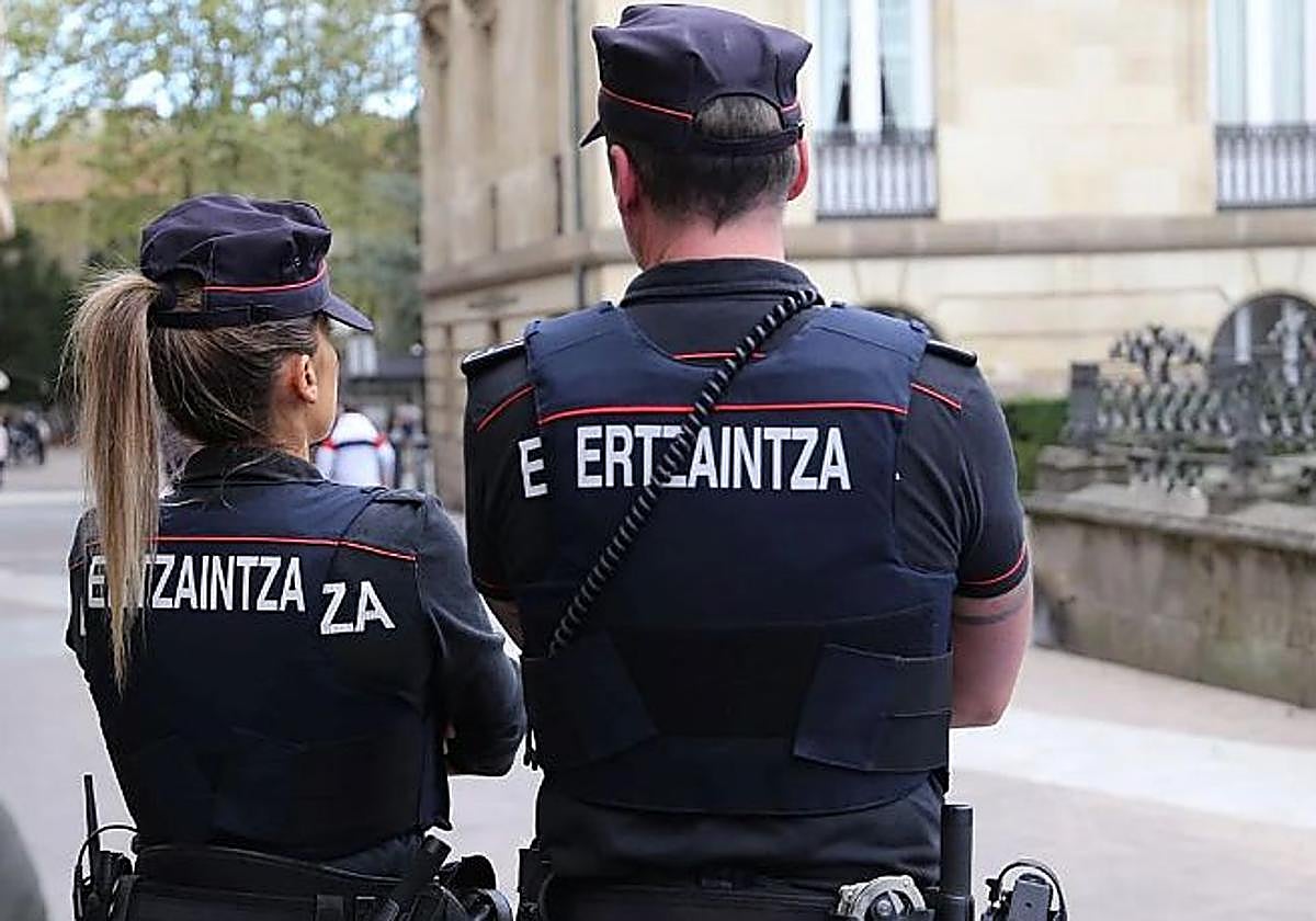 Pillan a dos okupas 'in fraganti' mientras cambiaban la cerradura de una casa en Barakaldo