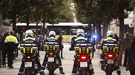 Deja malherido en un pasadizo a un hombre al que robó el móvil, tabaco y dinero en Vitoria