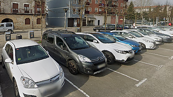 El aparcamiento y el tráfico, los principales aspectos a mejorar en Amorebieta según la ciudadanía