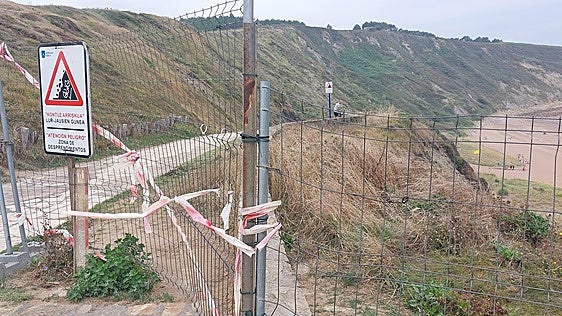 «Termina el verano y seguimos sin un camino accesible a la playa de La Salvaje»