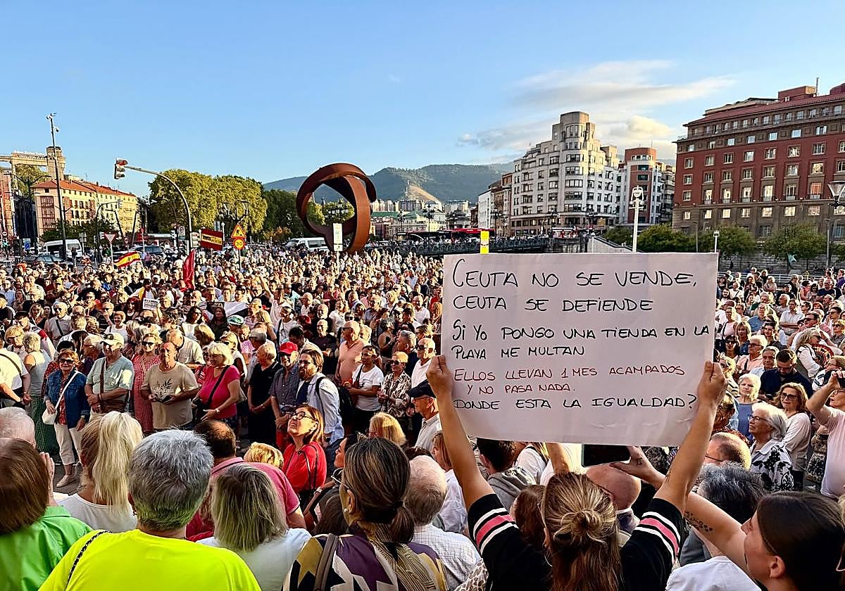 En torno a un millar de personas se manifiestan por Ceuta en Bilbao