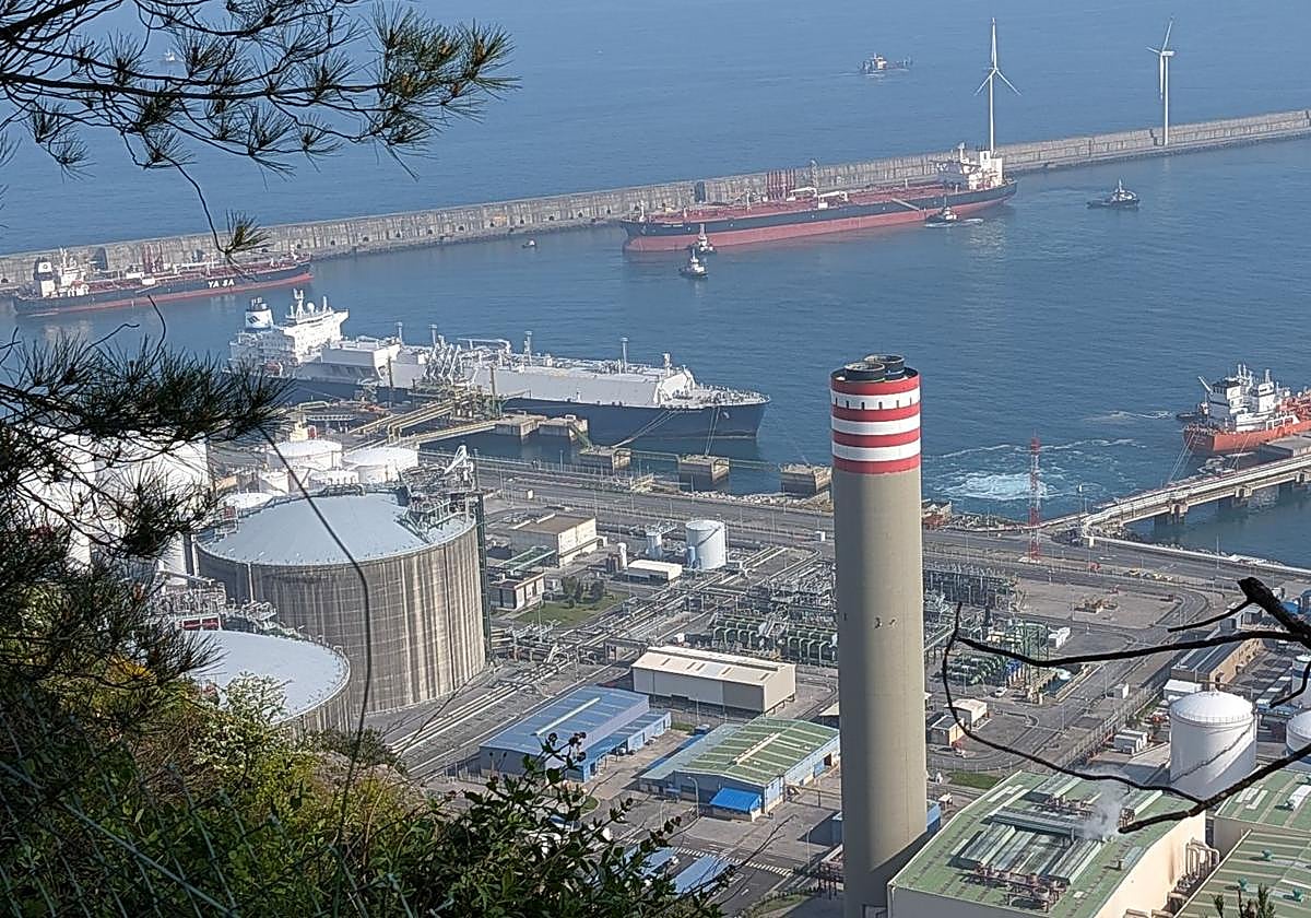 Los jueces paralizan el pago millonario del IBI de Bahía de Bizkaia Gas a Zierbena