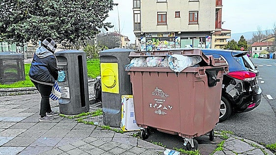Salvatierra instala la apertura con tarjeta en todos los contenedores de orgánica
