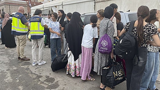 2.000 menores, de los que 800 son niñas, esperan en Ceuta un traslado a centros de la Península