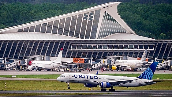 Lluvia de millones para la ampliación del aeropuerto de Bilbao