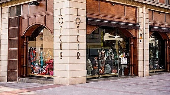 Una veintena de comercios de Leioa se suben a la pasarela con ciudadanos como protagonistas