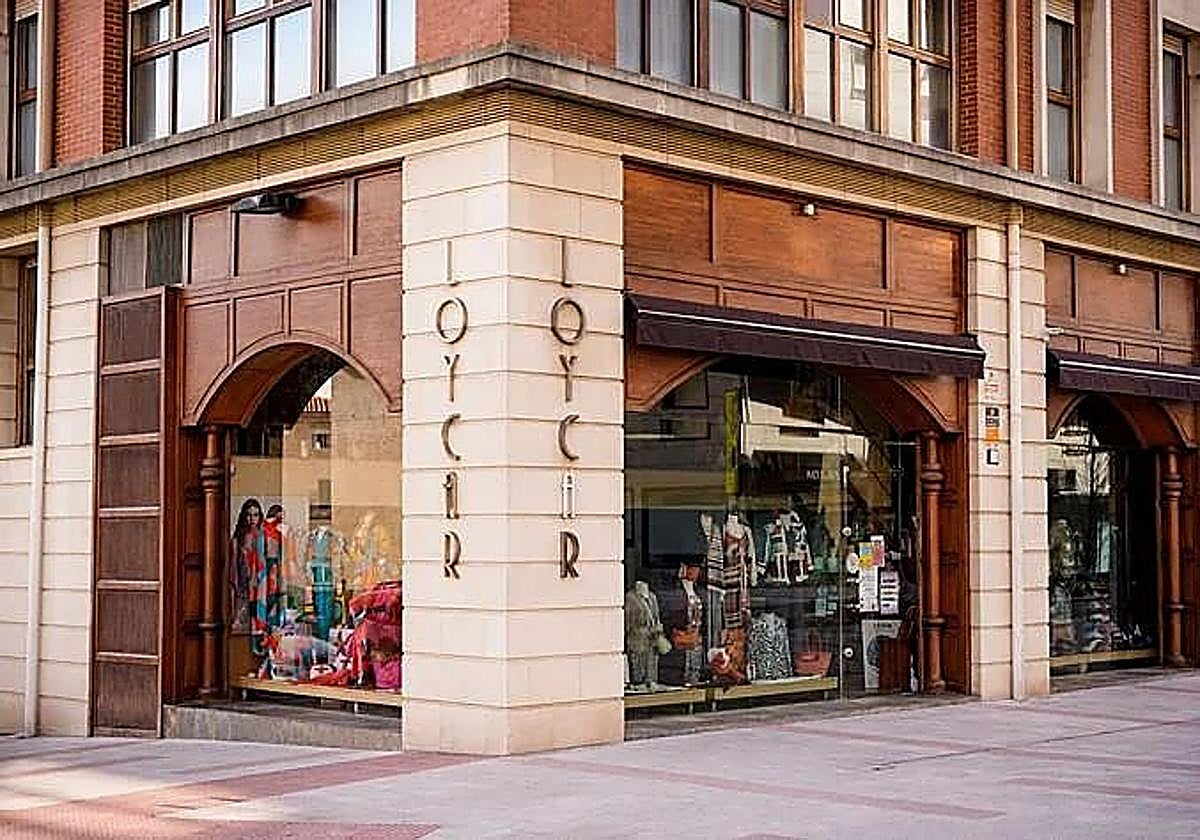 Una veintena de comercios de Leioa se suben a la pasarela con ciudadanos como protagonistas