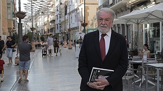 «El nacionalismo es una pseudoreligión que ha sustituido nuestras tradiciones»